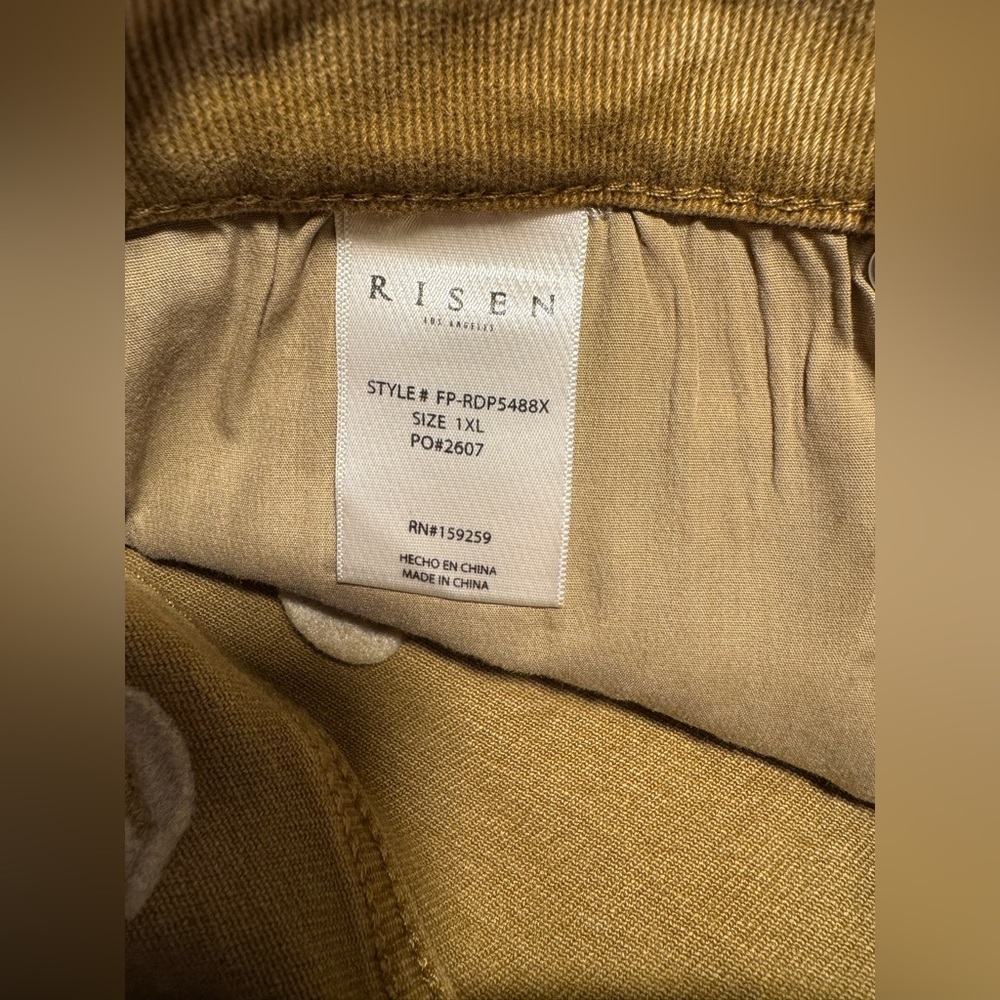 CLEARANCE ITEM!!
Stylish Brown Flare Cargo Jeans - Picture 6 of 7